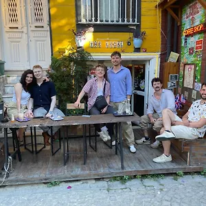  Couette-café The Local &